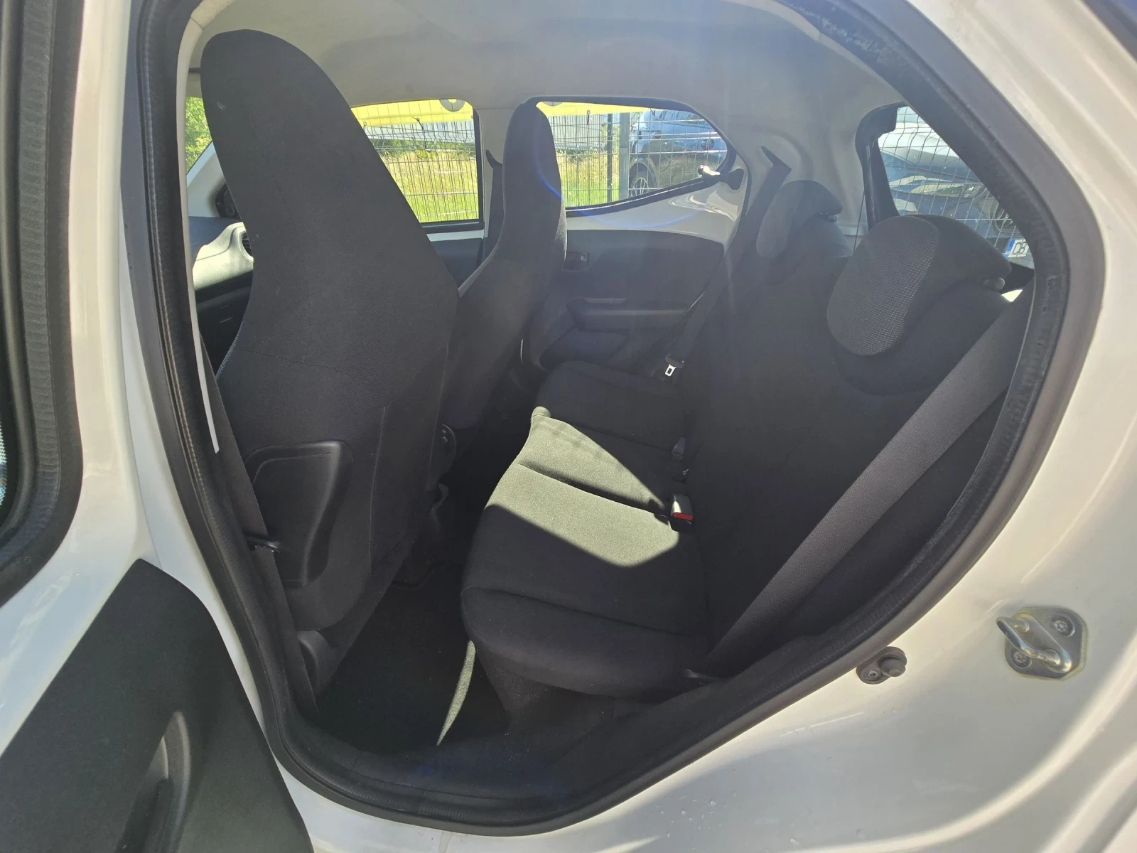 Toyota Aygo 1.0i, снимка 9 - Автомобили и джипове - 55464851