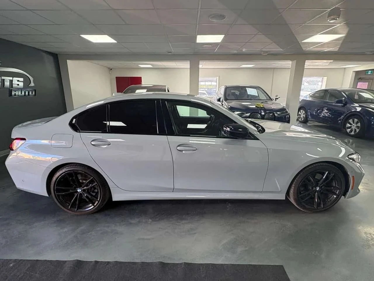 BMW 330, снимка 8 - Автомобили и джипове - 56684570