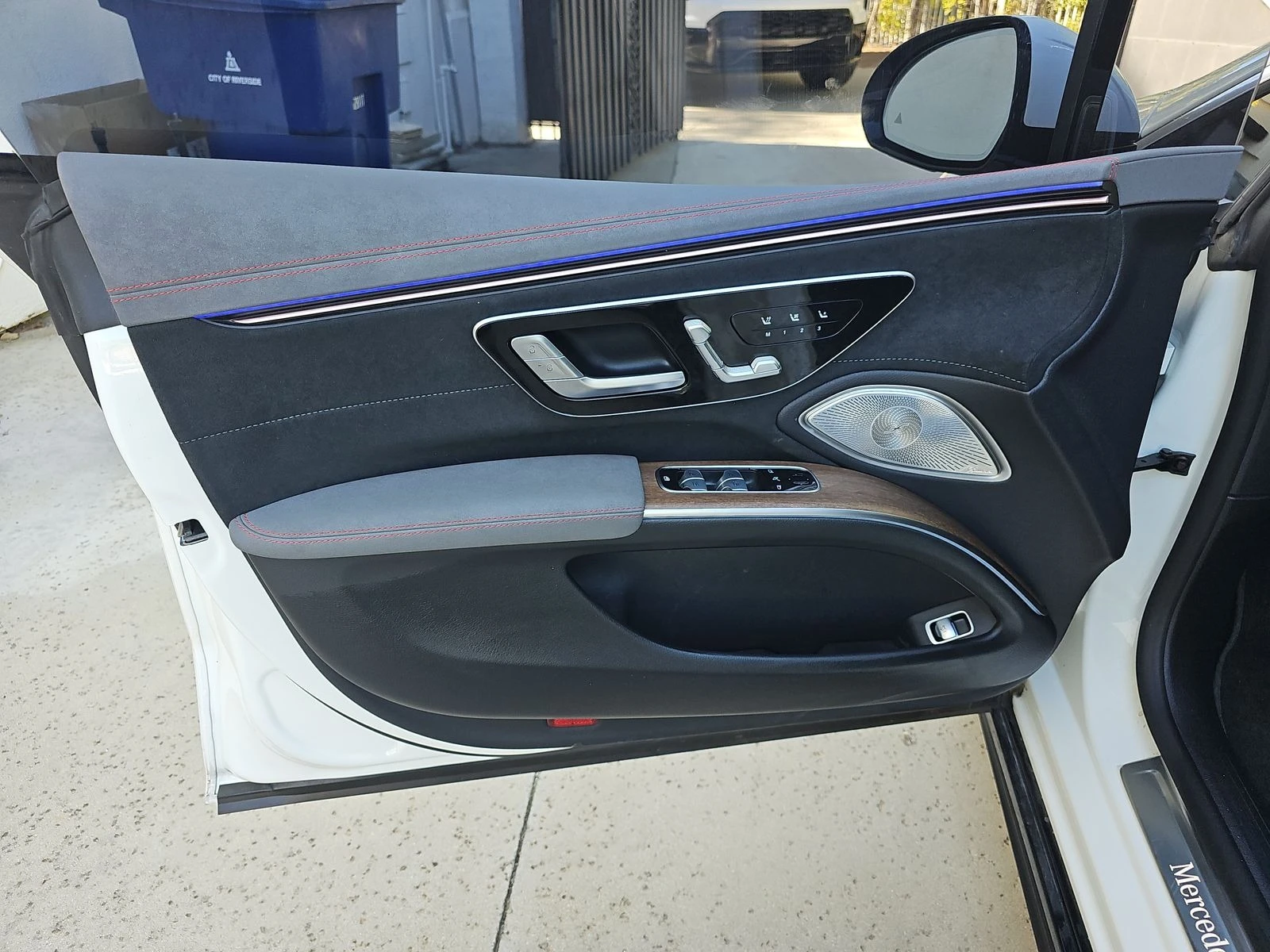 Mercedes-Benz EQS, снимка 8 - Автомобили и джипове - 56740507