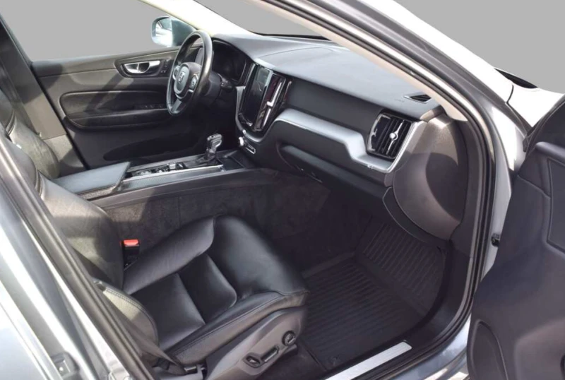 Volvo XC60 2020 Volvo XC60 T6 Momentum, снимка 10 - Автомобили и джипове - 53535535