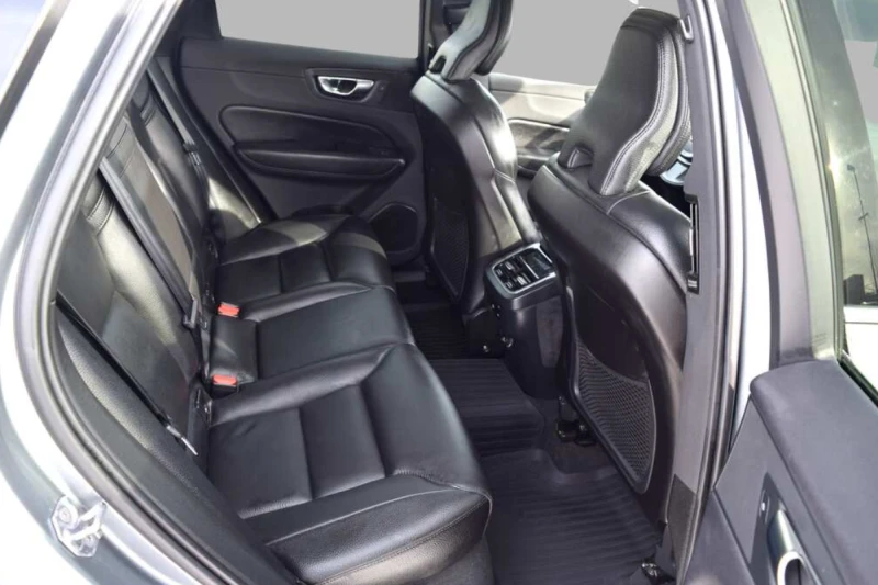 Volvo XC60 2020 Volvo XC60 T6 Momentum, снимка 13 - Автомобили и джипове - 53535535