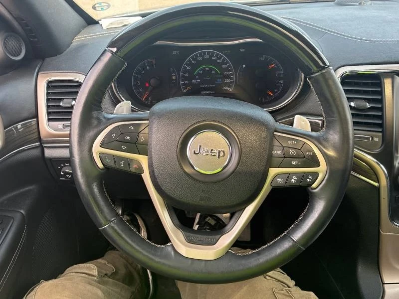 Jeep Grand cherokee * Overland * ДИСТРОНИК * КОМПЛЕКТ ГУМИ * CARFAX, снимка 8 - Автомобили и джипове - 55842539