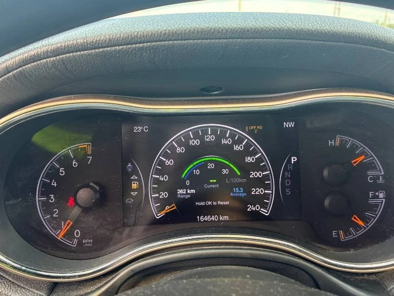 Jeep Grand cherokee * Overland * ДИСТРОНИК * КОМПЛЕКТ ГУМИ * CARFAX, снимка 9 - Автомобили и джипове - 55842539