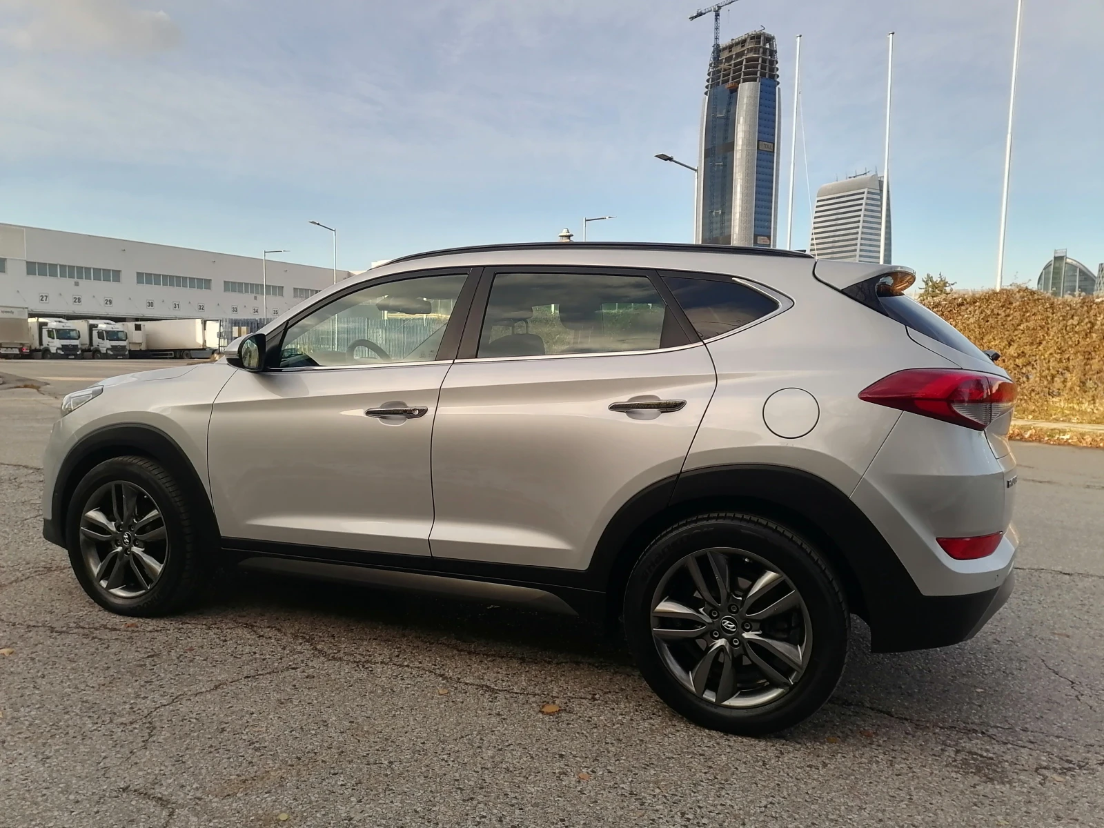 Hyundai Tucson 2.0CRDI 4x4 PREMIUM - изображение 4