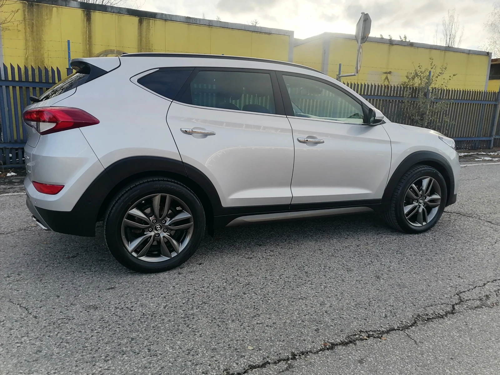 Hyundai Tucson 2.0CRDI 4x4 PREMIUM - изображение 5