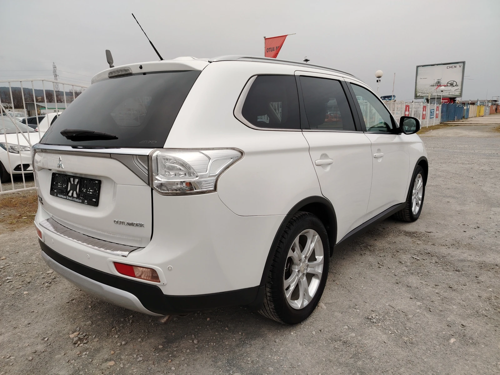 Mitsubishi Outlander 2.0i -150 КС АВТОМАТИК 4х4 КОЖА, НАВИ, снимка 5 - Автомобили и джипове - 53891024