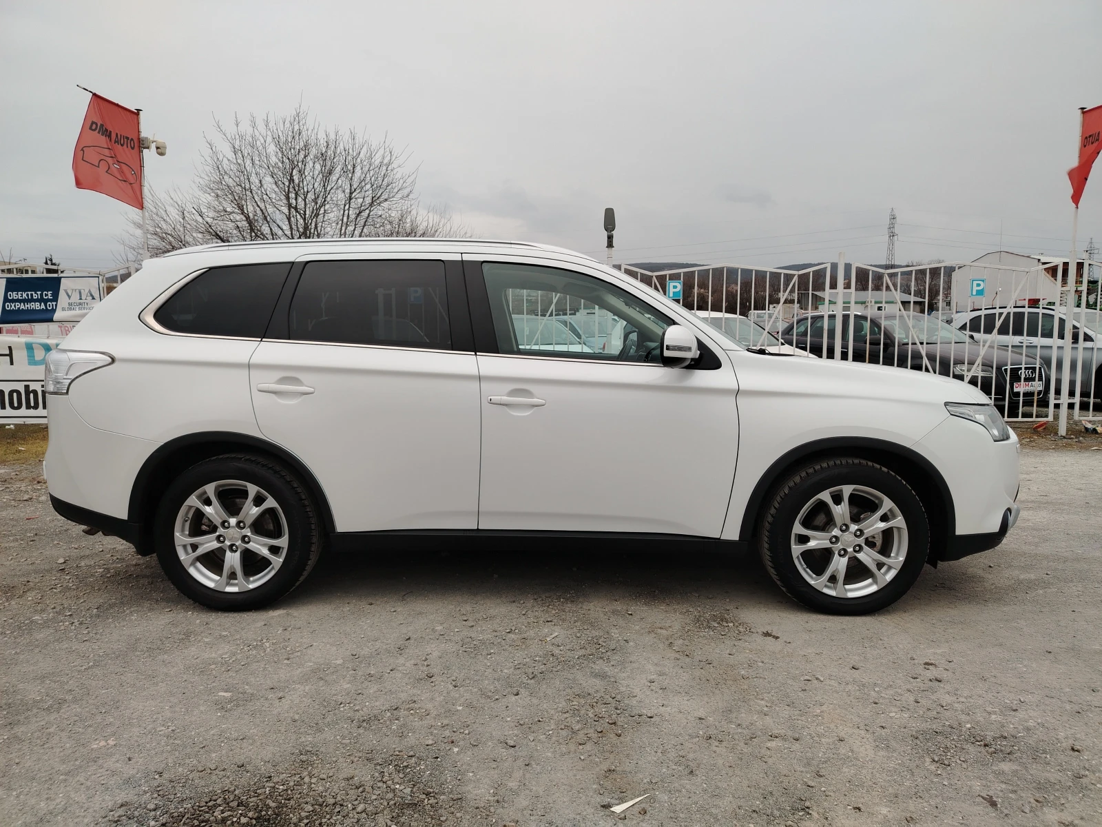 Mitsubishi Outlander 2.0i -150 КС АВТОМАТИК 4х4 КОЖА, НАВИ, снимка 4 - Автомобили и джипове - 53891024