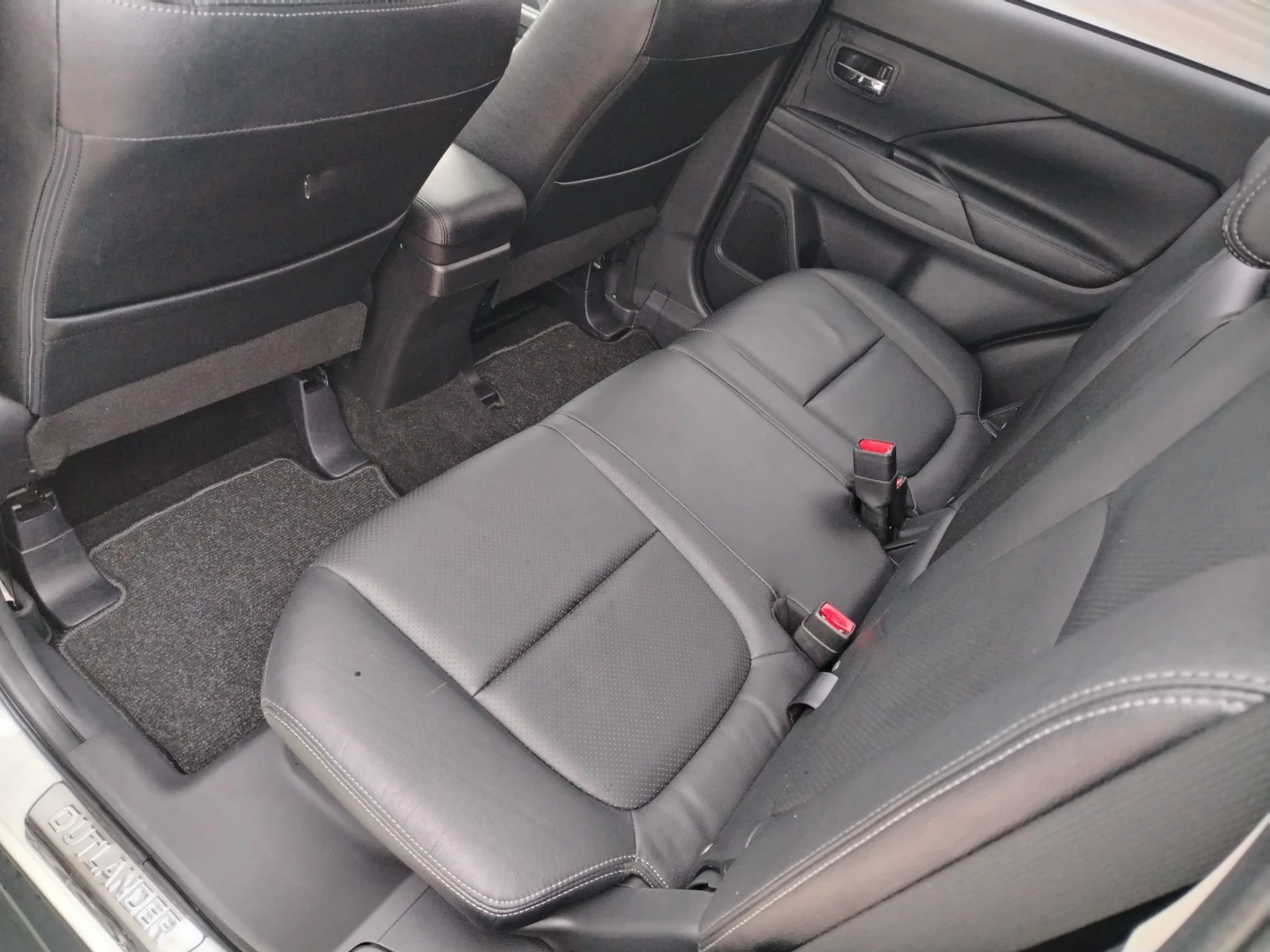 Mitsubishi Outlander 2.0i -150 КС АВТОМАТИК 4х4 КОЖА, НАВИ, снимка 13 - Автомобили и джипове - 53891024