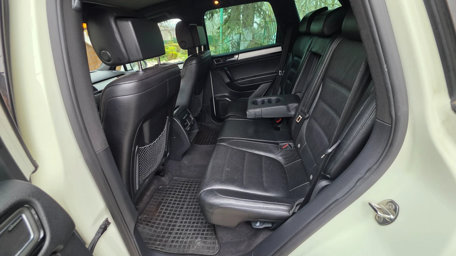 VW Touareg 4.2 TDI 8V 340 к.с., снимка 14 - Автомобили и джипове - 53937625