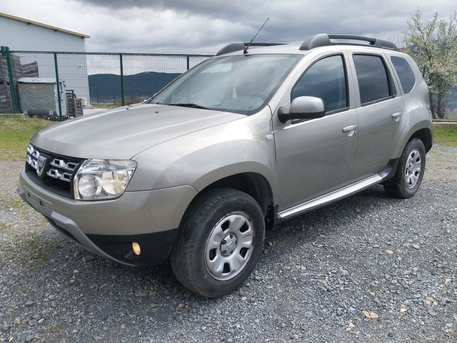 Dacia Duster 1.5DCI, снимка 8 - Автомобили и джипове - 54103876