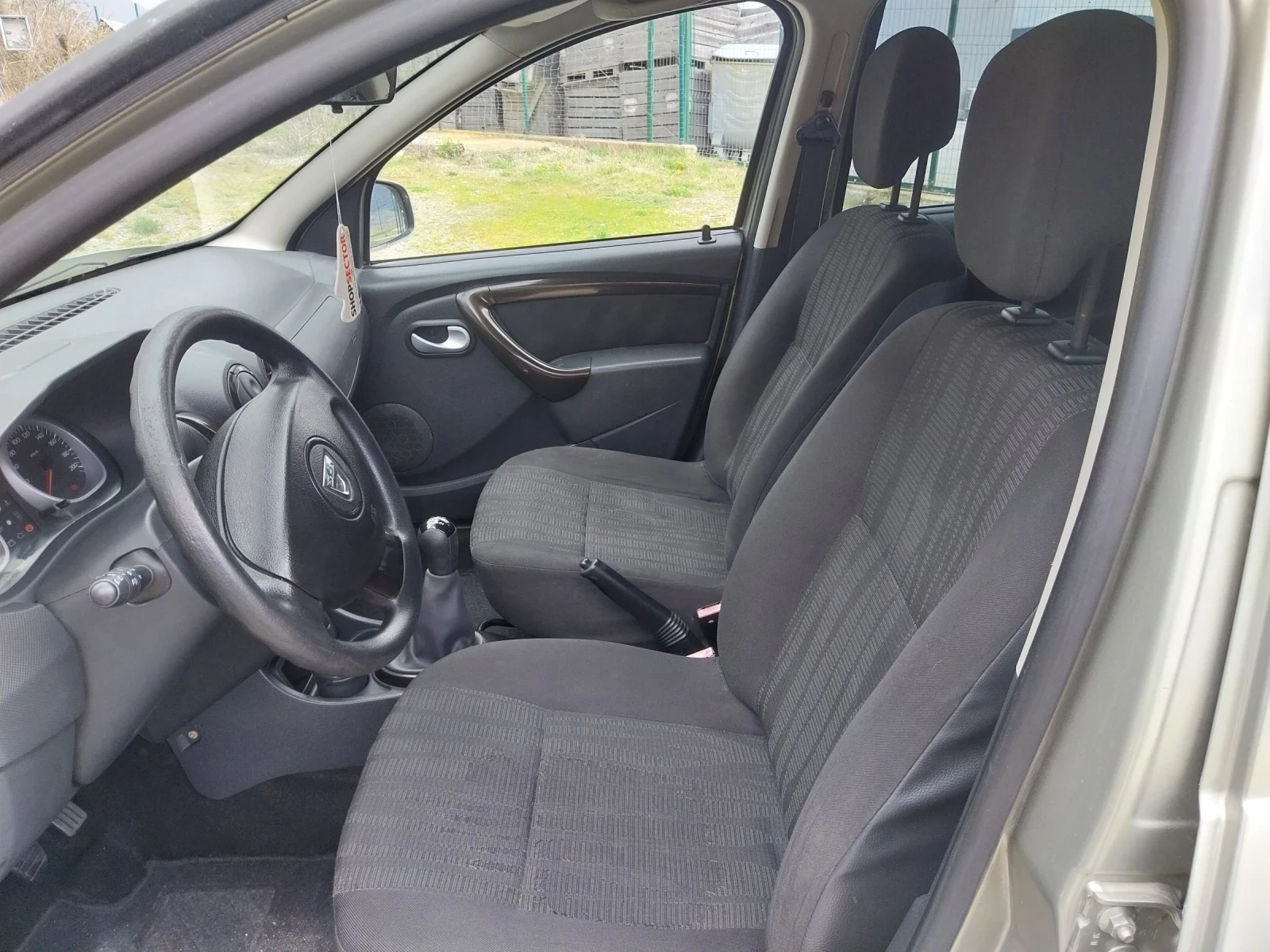 Dacia Duster 1.5DCI, снимка 10 - Автомобили и джипове - 54103876