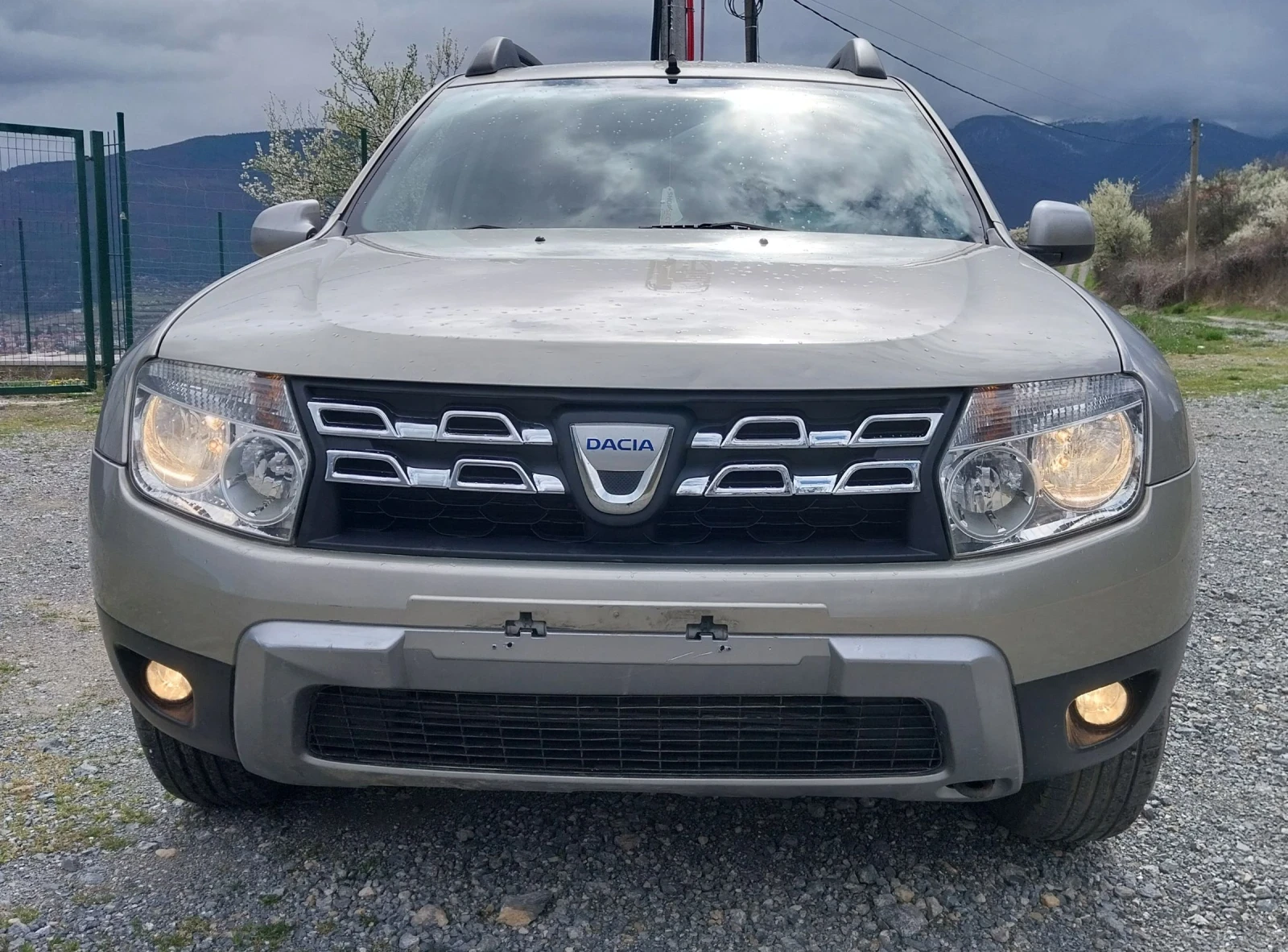 Dacia Duster 1.5DCI, снимка 2 - Автомобили и джипове - 54103876