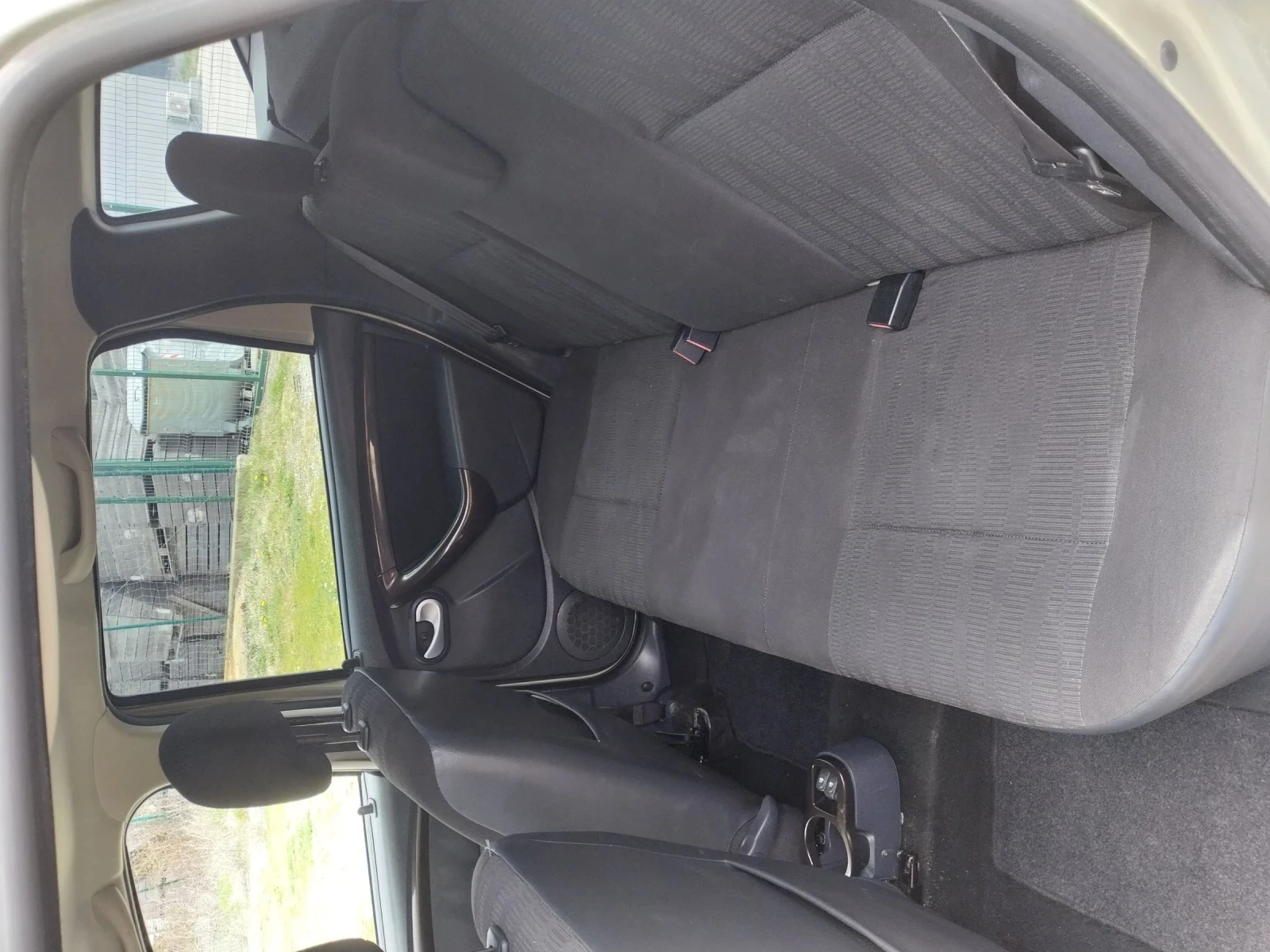 Dacia Duster 1.5DCI, снимка 11 - Автомобили и джипове - 54103876