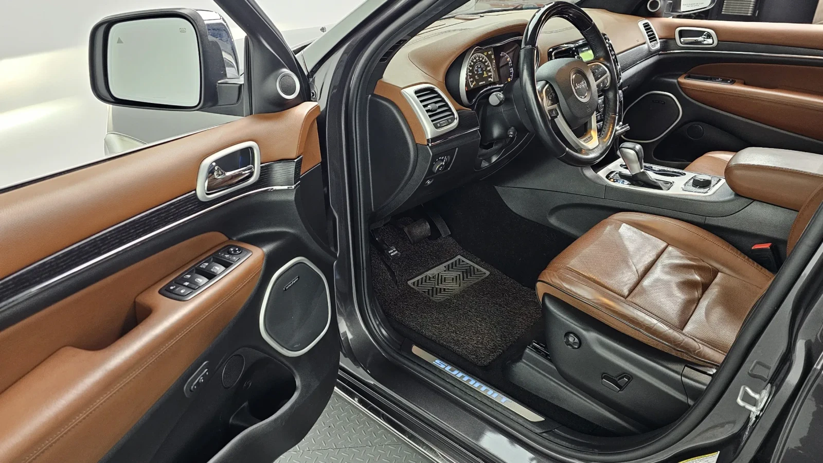 Jeep Grand cherokee 3.6 Summit, снимка 13 - Автомобили и джипове - 54512698
