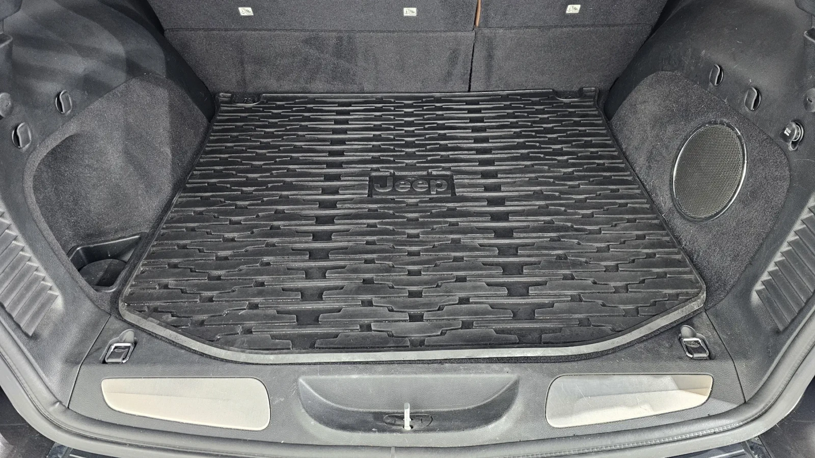 Jeep Grand cherokee 3.6 Summit, снимка 17 - Автомобили и джипове - 54512698