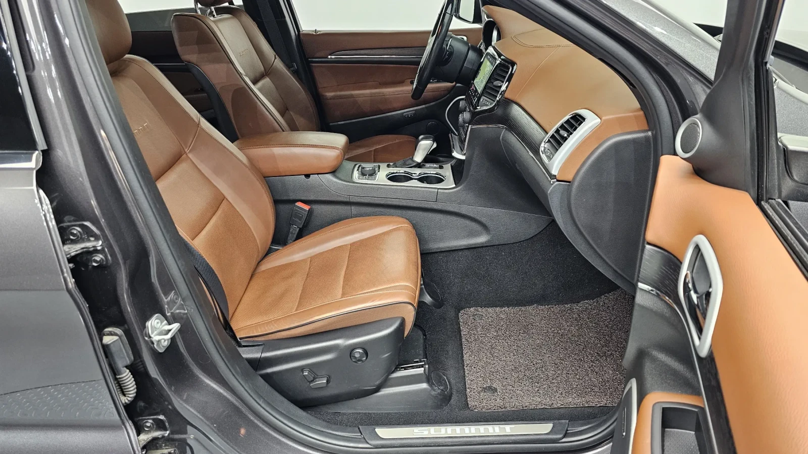 Jeep Grand cherokee 3.6 Summit, снимка 11 - Автомобили и джипове - 54512698
