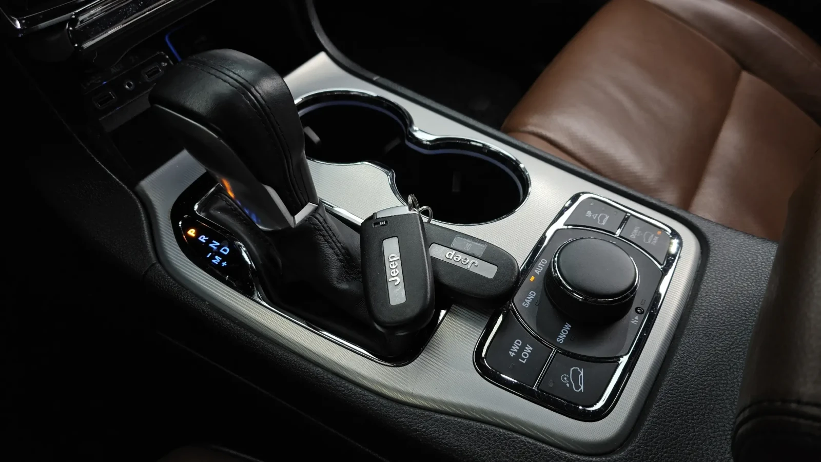 Jeep Grand cherokee 3.6 Summit, снимка 7 - Автомобили и джипове - 54512698