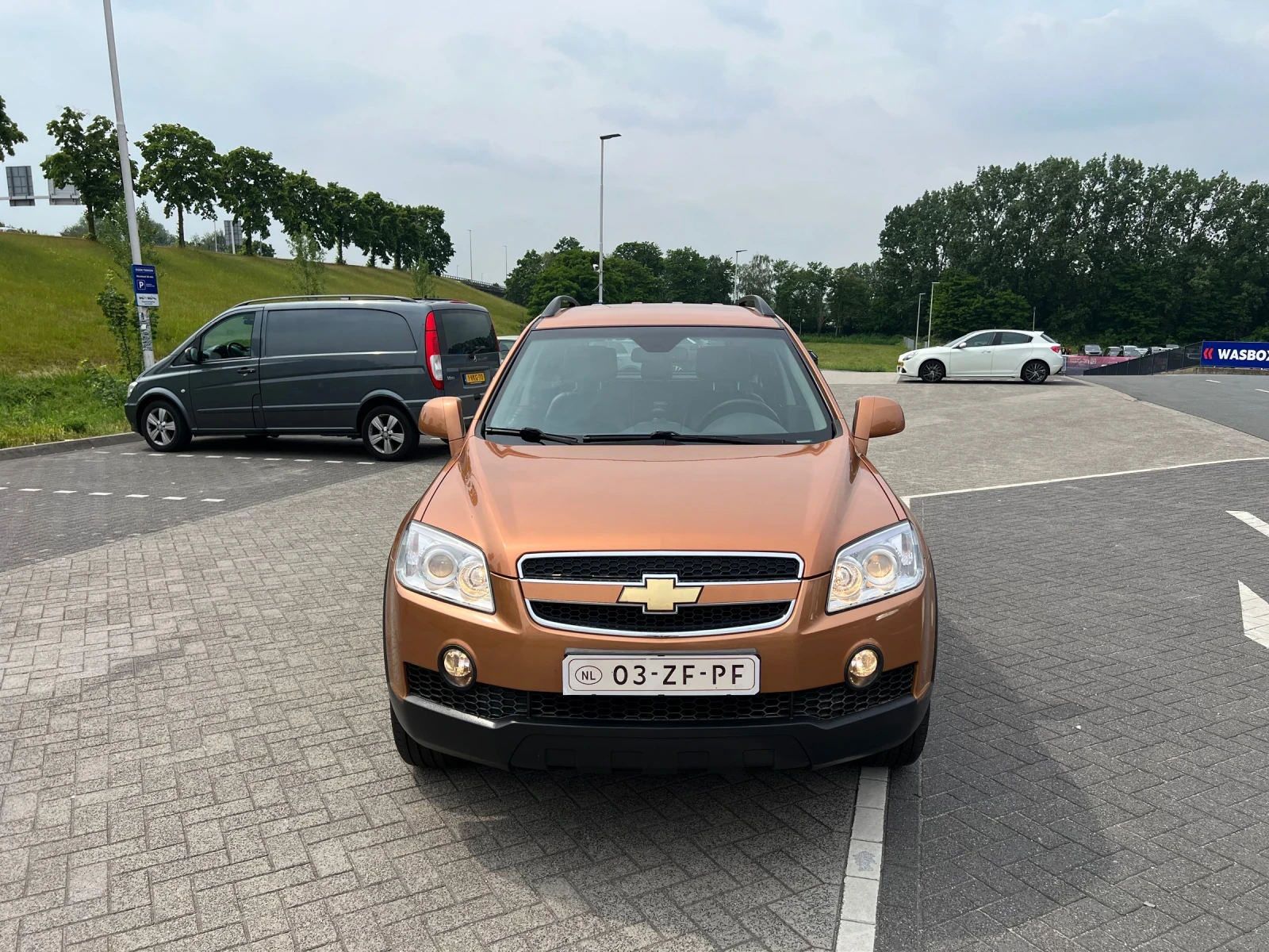Chevrolet Captiva 2.4* 4x4* Газ* Кожа* Блутут Нави* Камера* Холандия, снимка 2 - Автомобили и джипове - 54816624