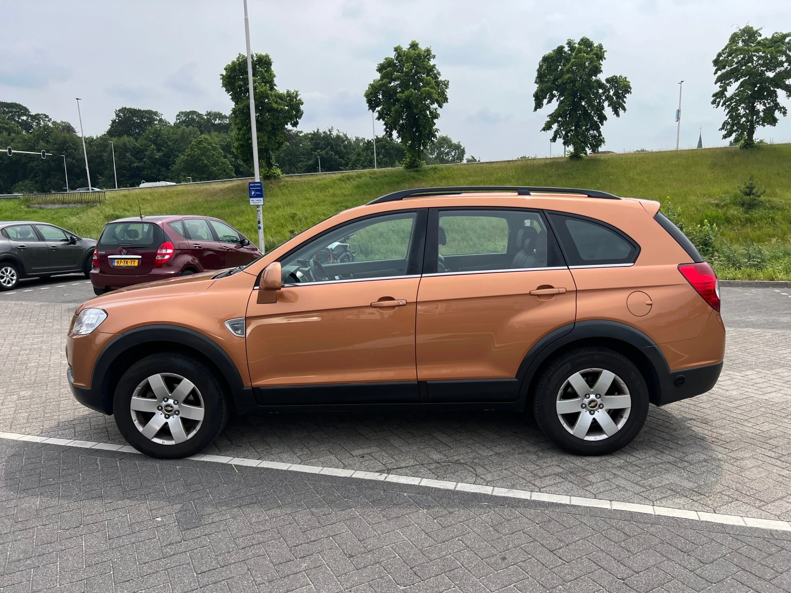 Chevrolet Captiva 2.4* 4x4* Газ* Кожа* Блутут Нави* Камера* Холандия, снимка 8 - Автомобили и джипове - 54816624