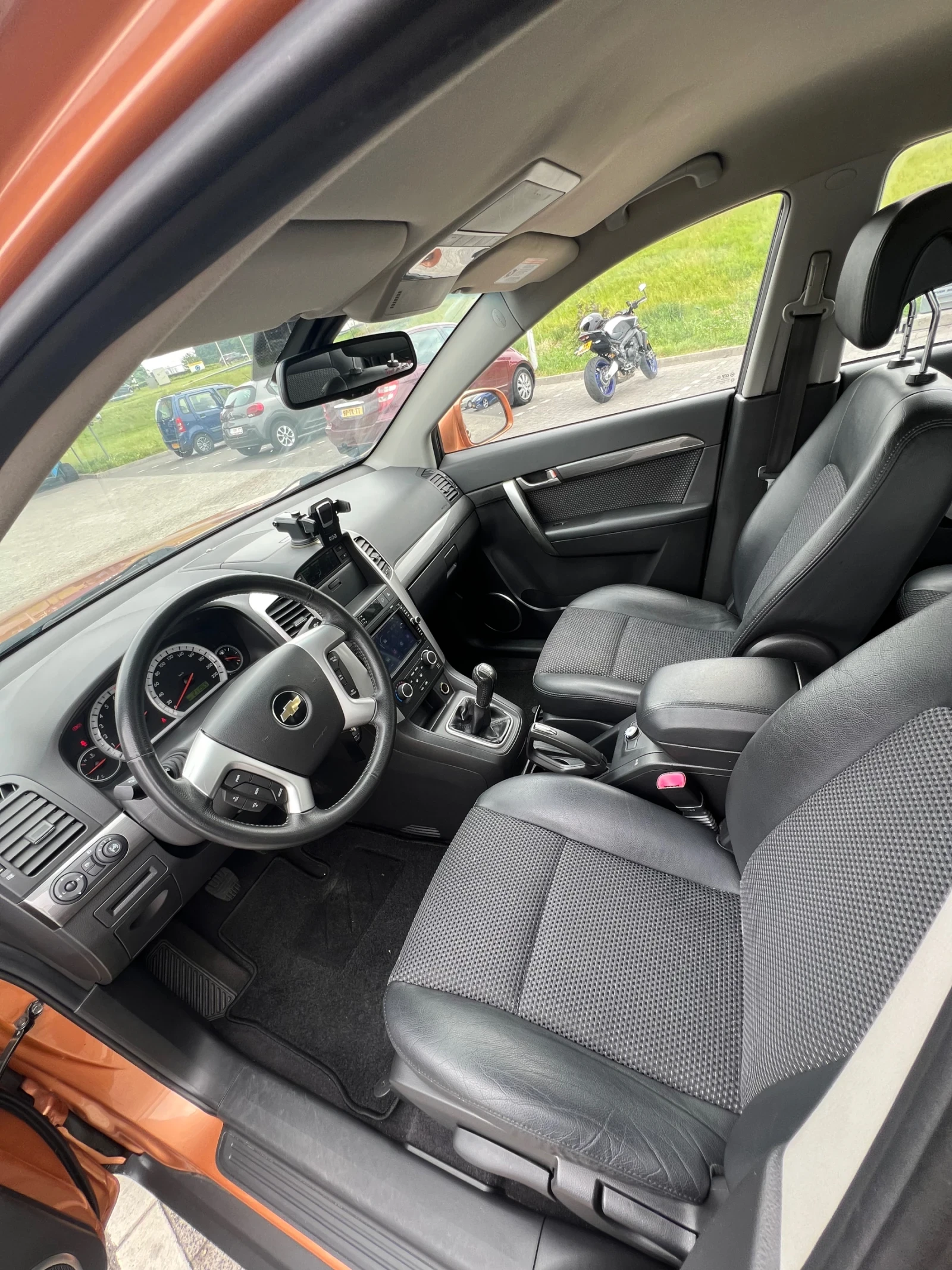 Chevrolet Captiva 2.4* 4x4* Газ* Кожа* Блутут Нави* Камера* Холандия, снимка 9 - Автомобили и джипове - 54816624