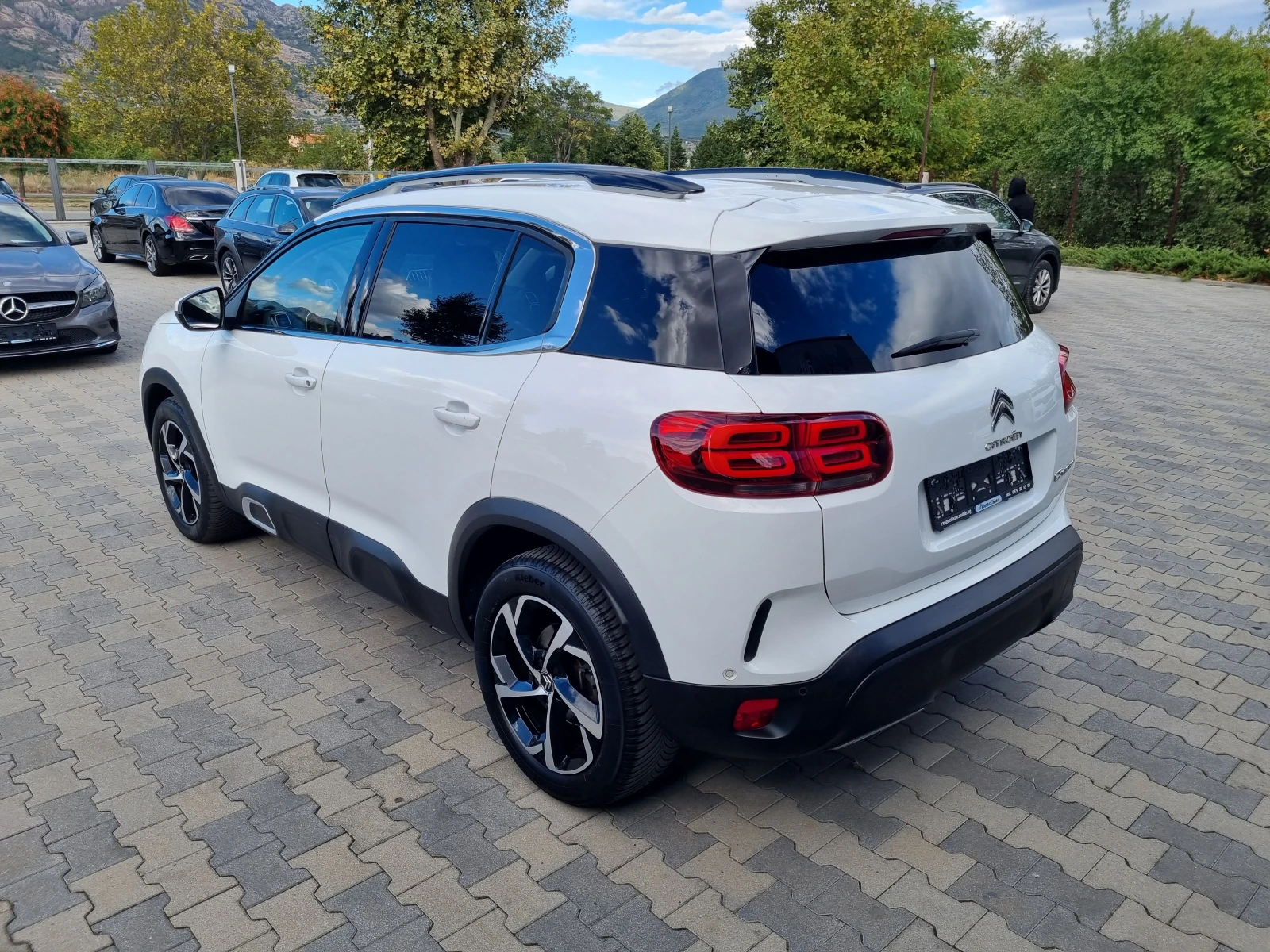 Citroen C5 Aircross 1.5HDi-131ps EAT8 / 2021г. СЕРВИЗНА ИСТОРИЯ!, снимка 4 - Автомобили и джипове - 56163334