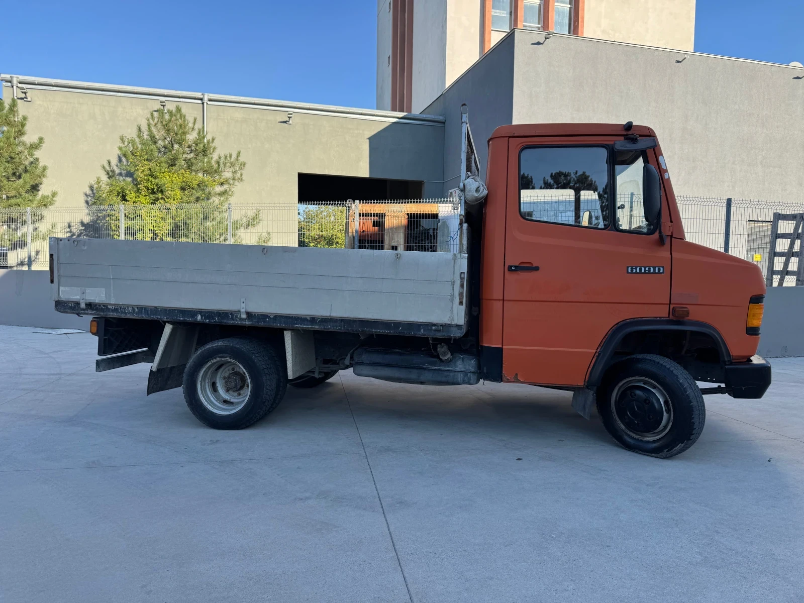 Mercedes-Benz 609, снимка 2 - Камиони - 55975206