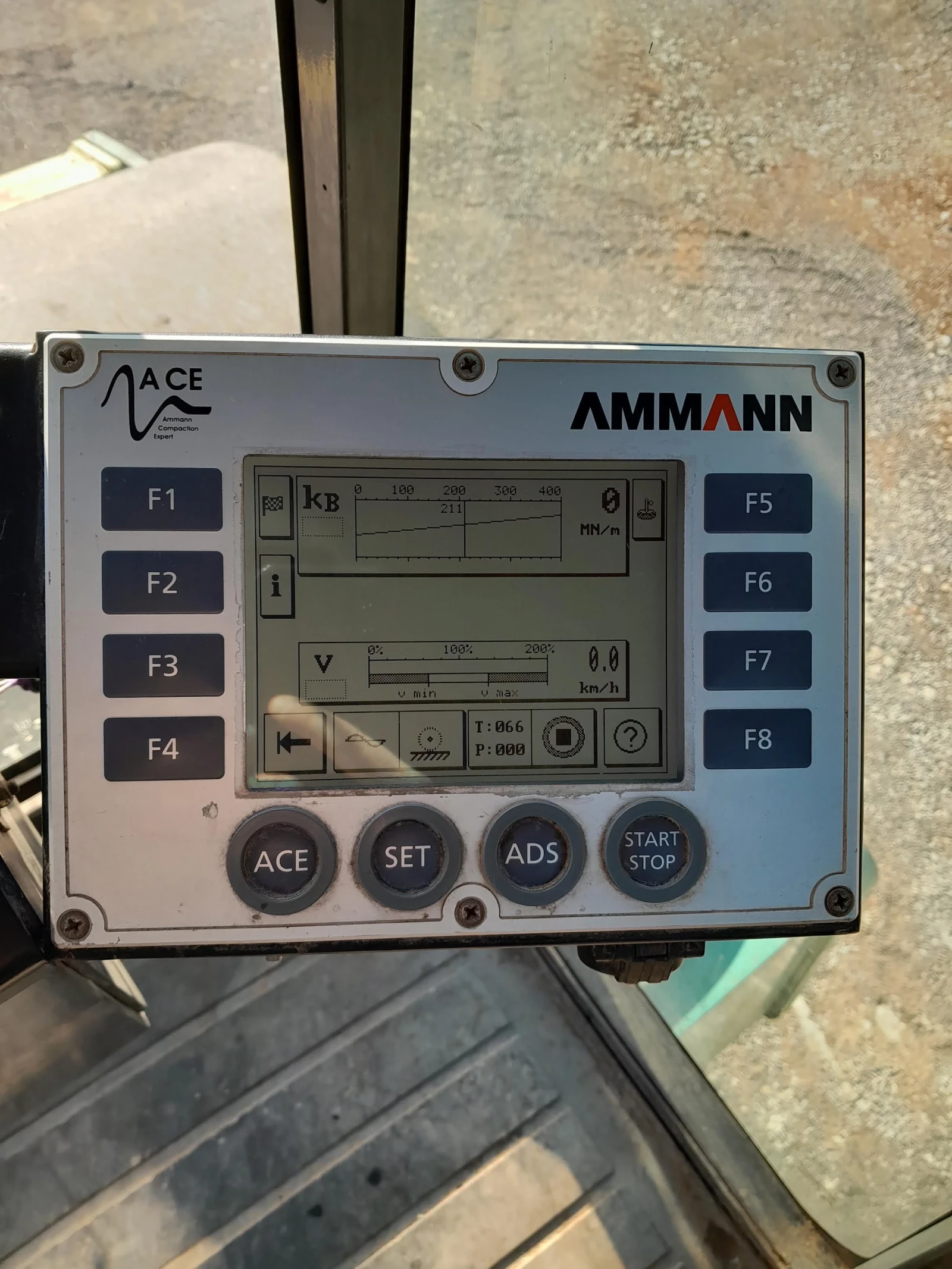 Валяк Ammann ASC150 15000 кг., 2014 г., снимка 13 - Индустриална техника - 56707005