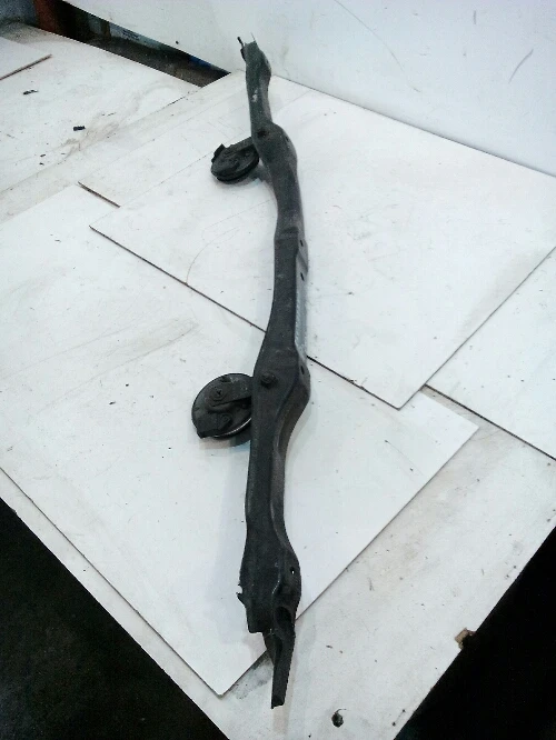 Греда между фарове Тойота Рав4