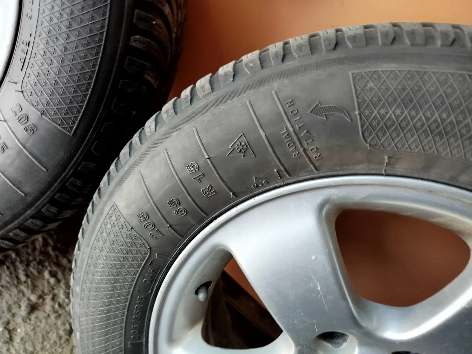 Гуми с джанти Kleber 205/65R15, снимка 2 - Гуми и джанти - 54439452