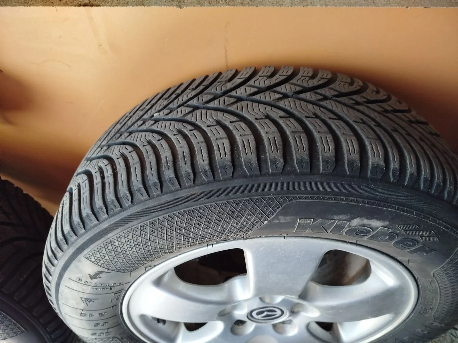 Гуми с джанти Kleber 205/65R15, снимка 3 - Гуми и джанти - 54439452