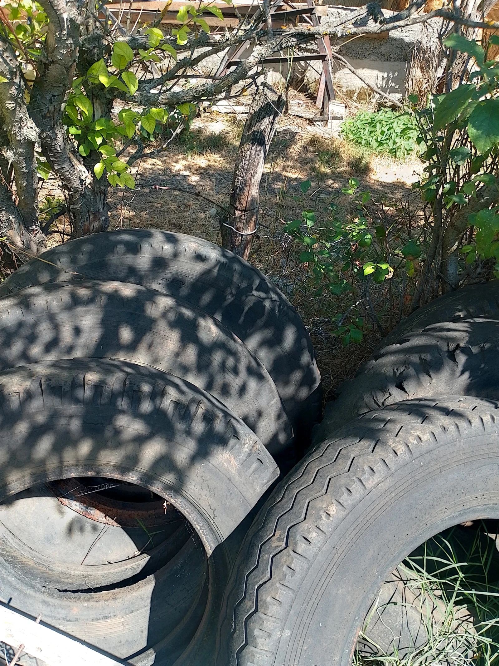 Гуми Летни 180/90R15, снимка 2 - Гуми и джанти - 55673022