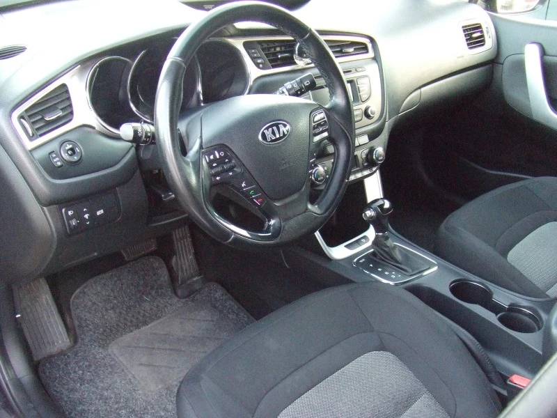 Kia Ceed 1.6 CRDI/Aut./N1, снимка 7 - Автомобили и джипове - 46511146