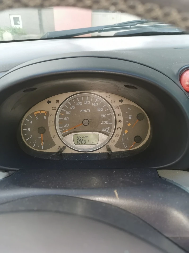 Nissan Almera tino, снимка 8 - Автомобили и джипове - 47295963