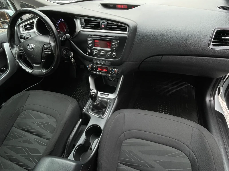 Kia Ceed 1.4 i 129k км, снимка 8 - Автомобили и джипове - 48950934