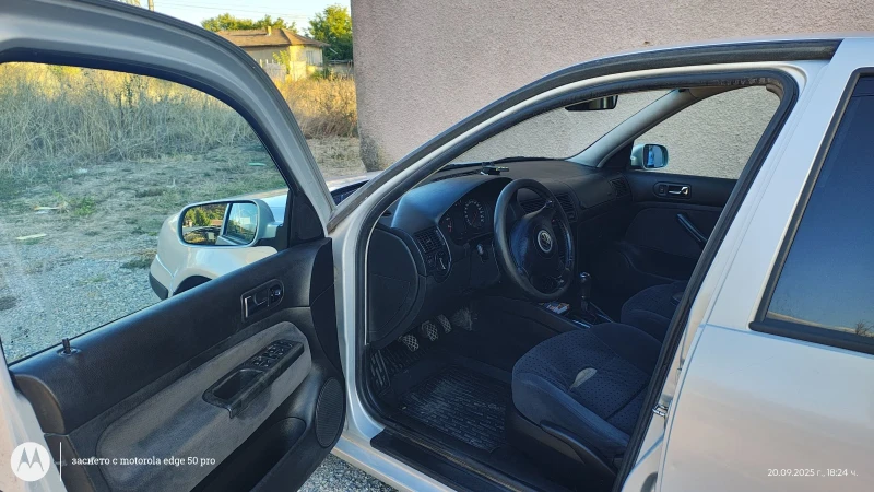 VW Golf 1.6i, снимка 5 - Автомобили и джипове - 51780880