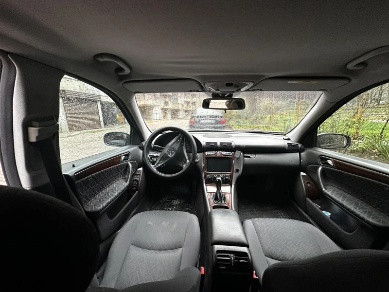 Mercedes-Benz C 180, снимка 4 - Автомобили и джипове - 52628327