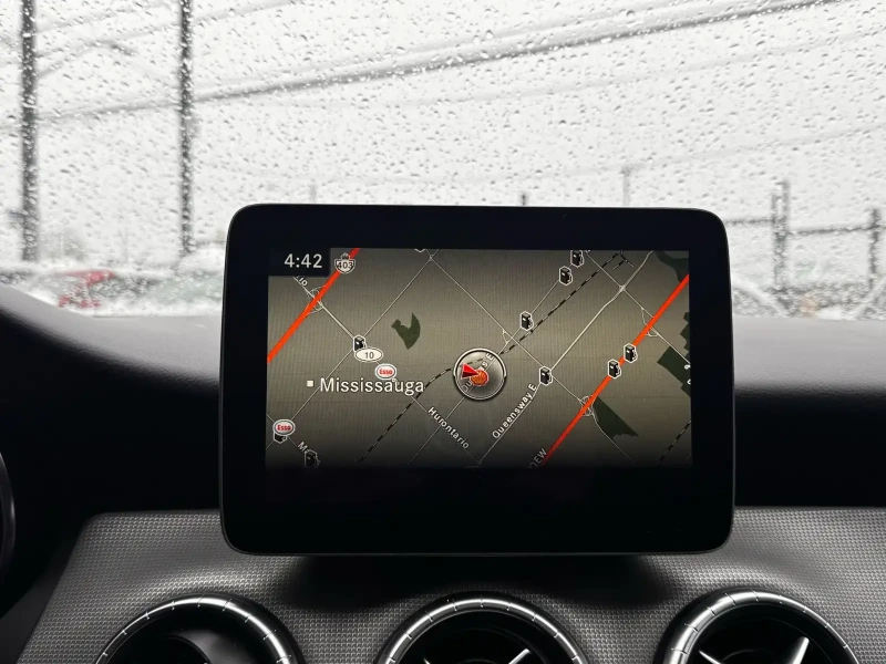 Mercedes-Benz CLA 250 * ФИКСИРАНА ЦЕНА * CARFAX* ОПЦИЯ ЗА ФИНАНСИРАНЕ* , снимка 10 - Автомобили и джипове - 53231566