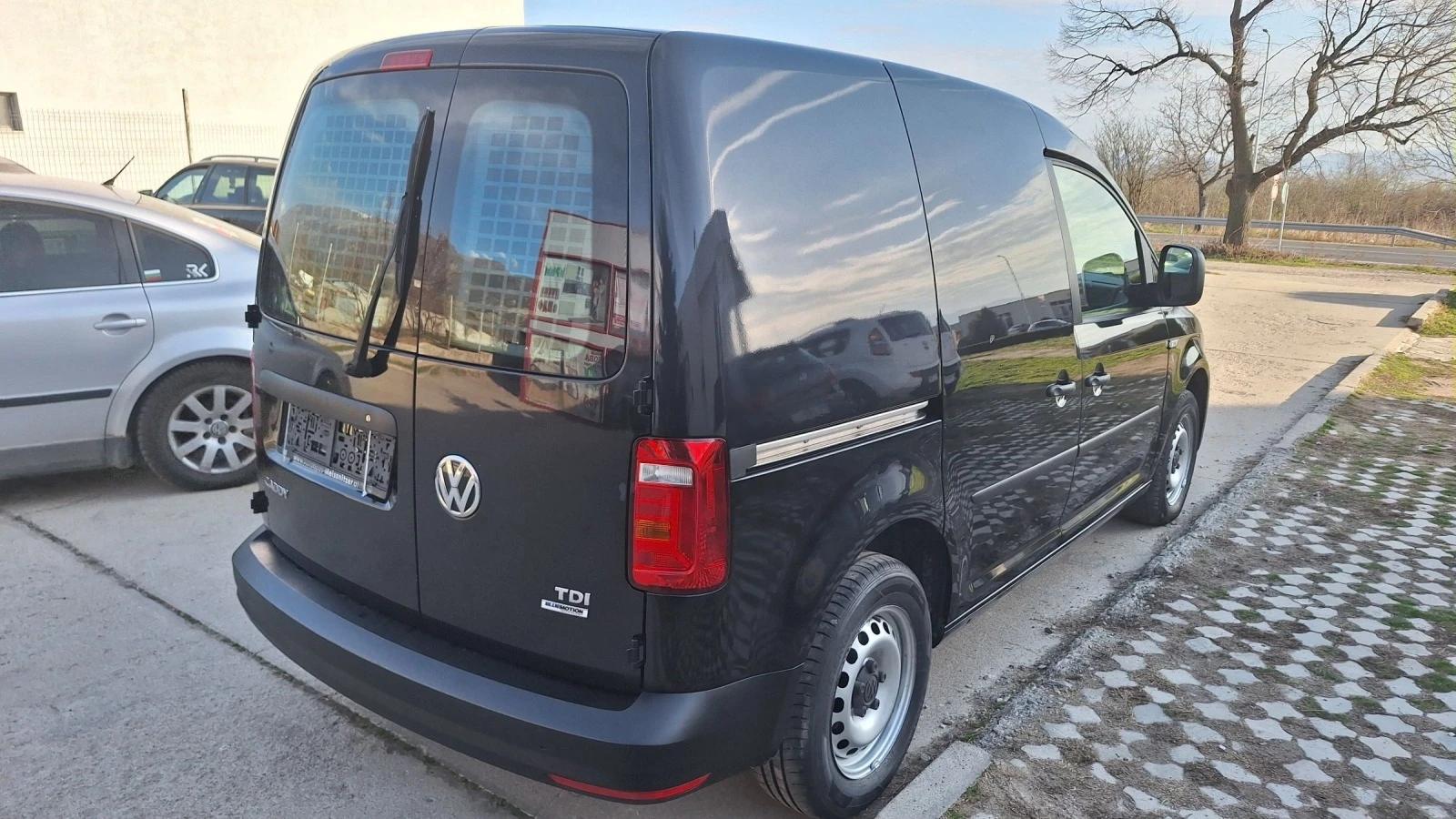 VW Caddy 2.0tdi Euro6 - изображение 5