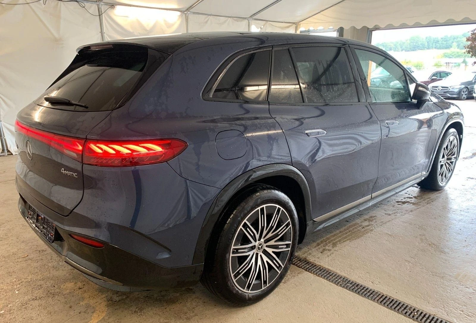 Mercedes-Benz EQS 580 SUV/AMG/4MATIC/HYPERSCREEN/TV/BURM/PANO/ - изображение 4