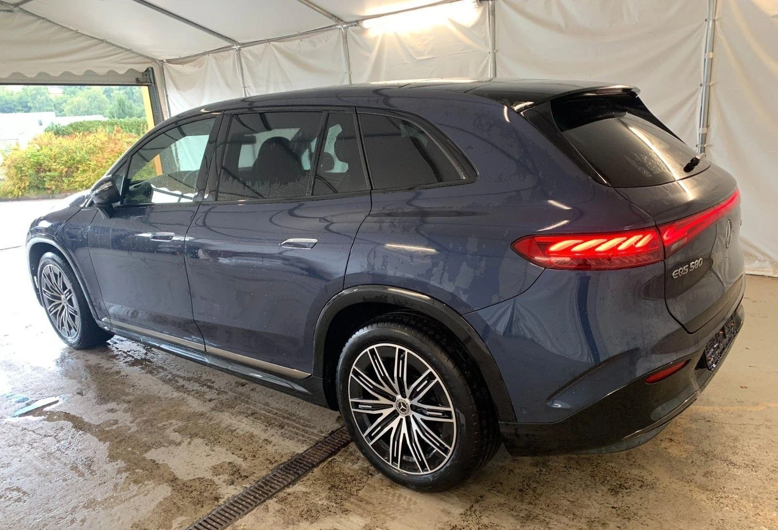 Mercedes-Benz EQS 580 SUV/AMG/4MATIC/HYPERSCREEN/TV/BURM/PANO/ - изображение 3