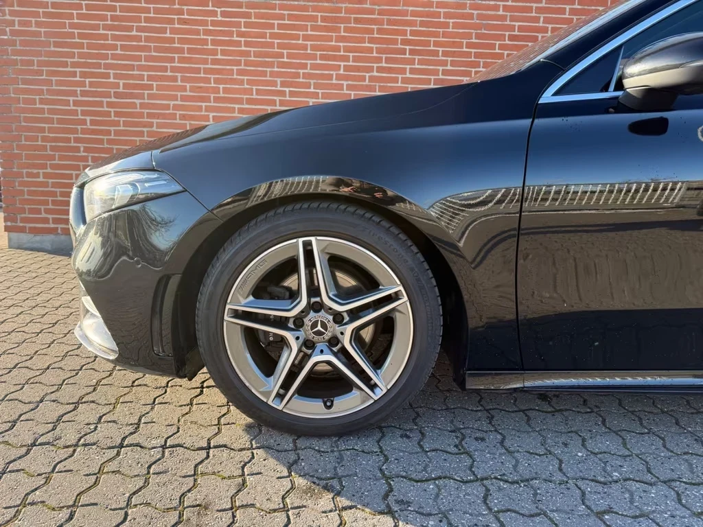 Mercedes-Benz A 180 A180d Limousine, AMG-Line DK - изображение 6