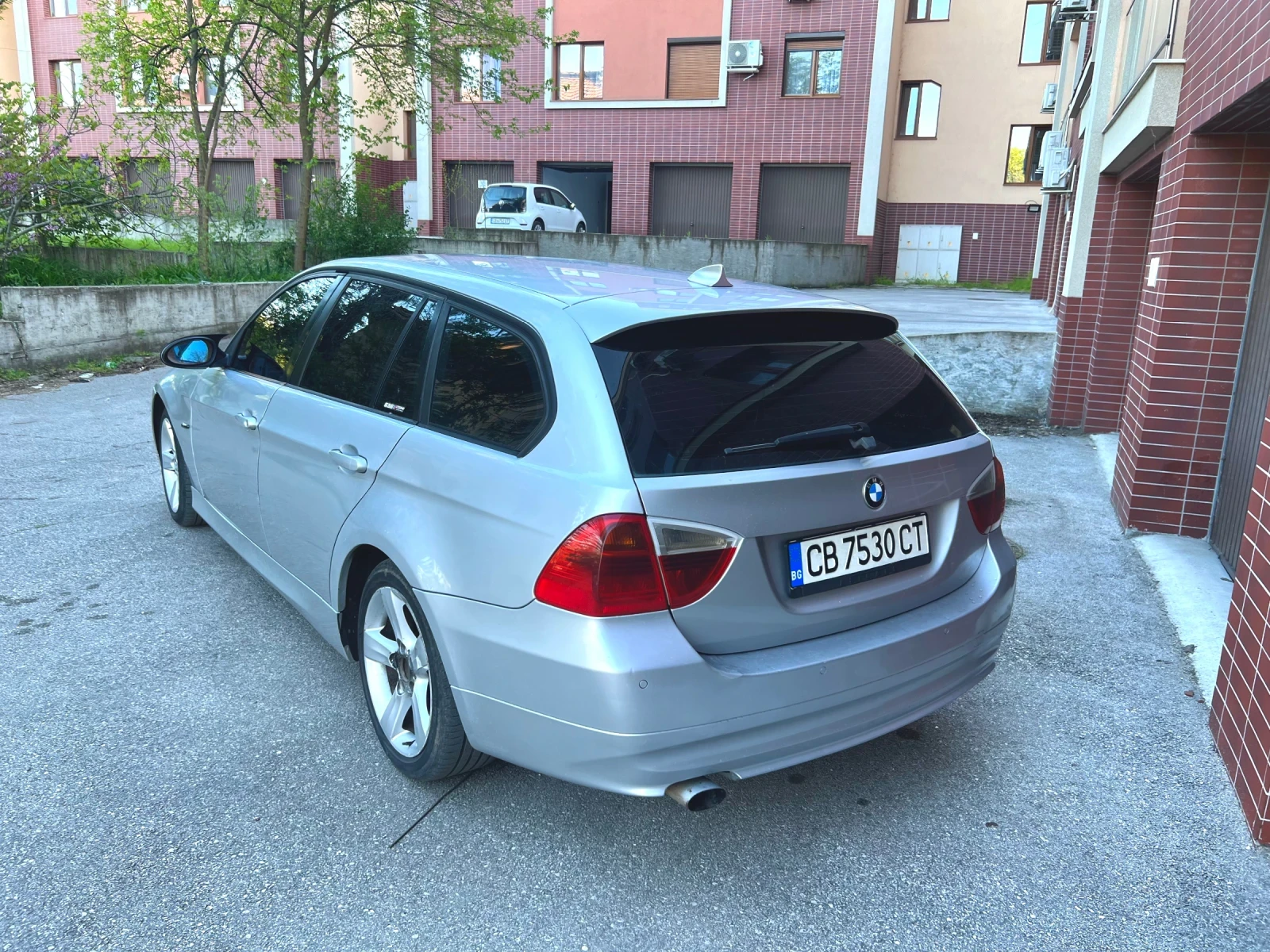 BMW 320, снимка 3 - Автомобили и джипове - 54334291