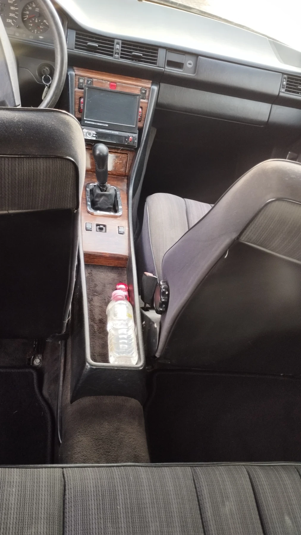 Mercedes-Benz 124 200Е, снимка 11 - Автомобили и джипове - 54730559