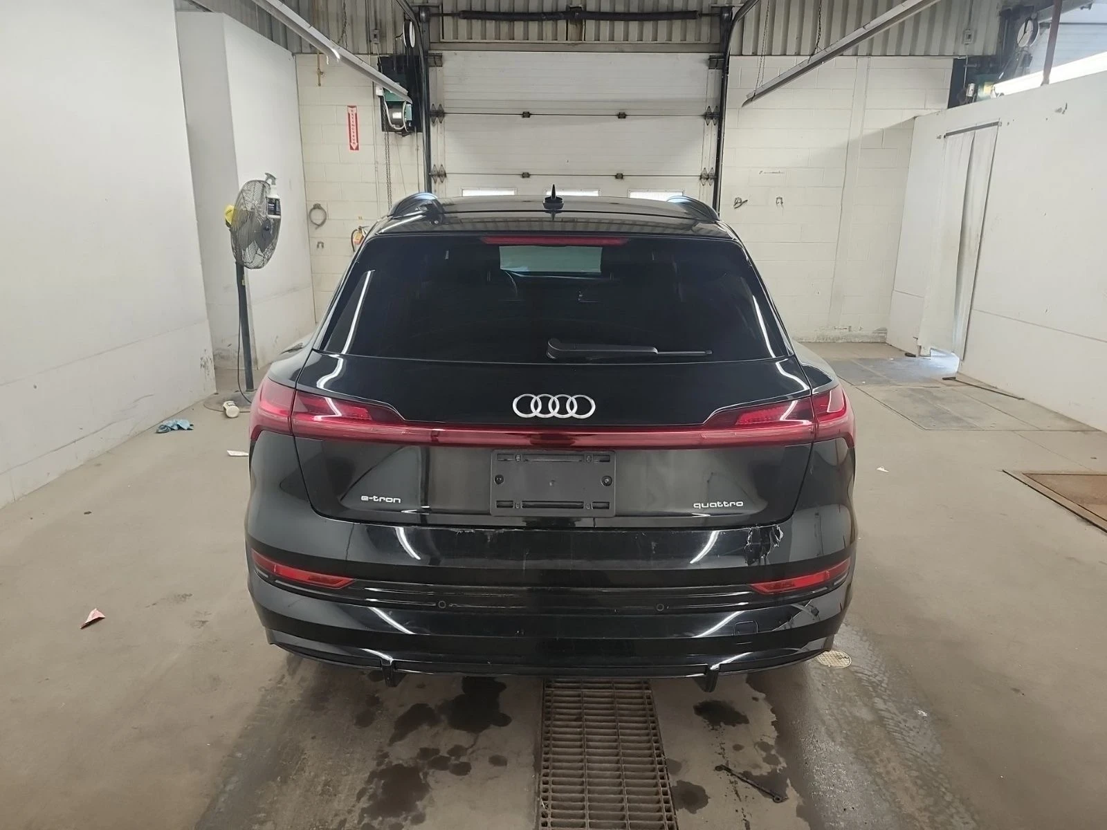 Audi E-Tron Technik| B&O| 360| Обдух| Digital| Keyless, снимка 5 - Автомобили и джипове - 54750300