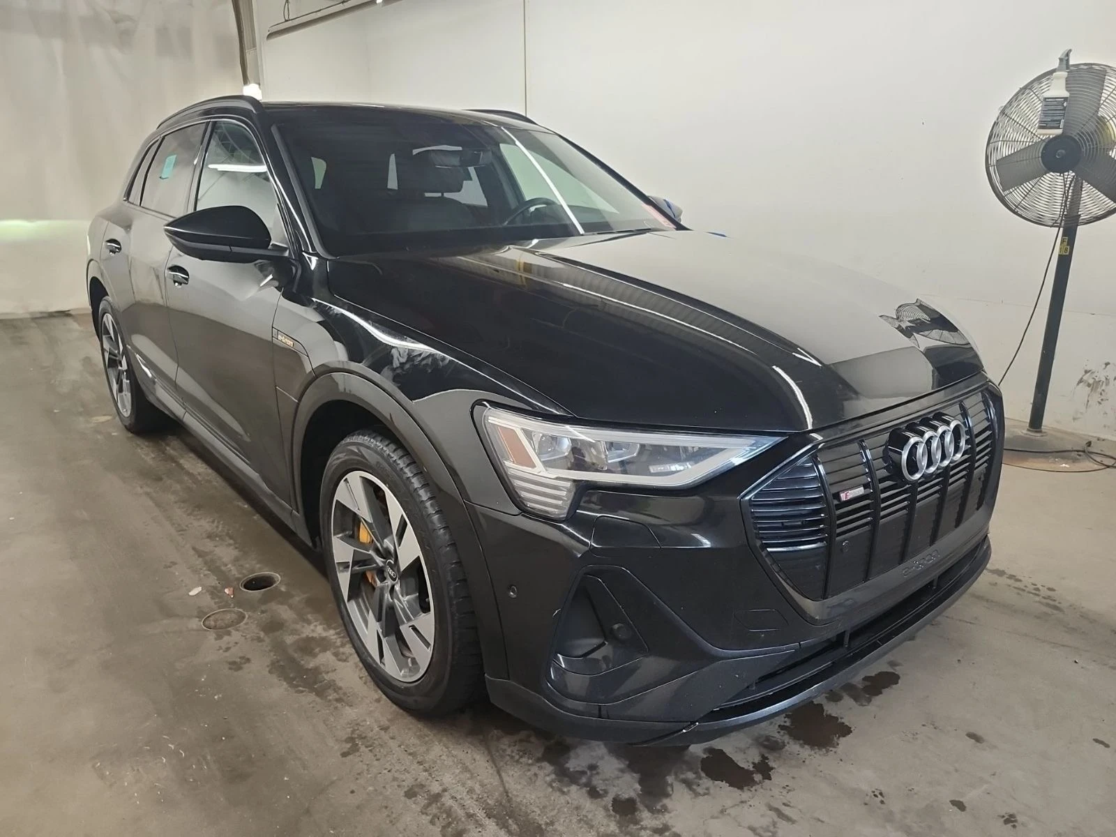 Audi E-Tron Technik| B&O| 360| Обдух| Digital| Keyless, снимка 3 - Автомобили и джипове - 54750300
