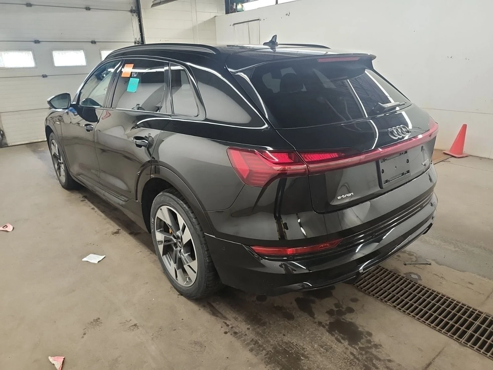 Audi E-Tron Technik| B&O| 360| Обдух| Digital| Keyless, снимка 4 - Автомобили и джипове - 54750300