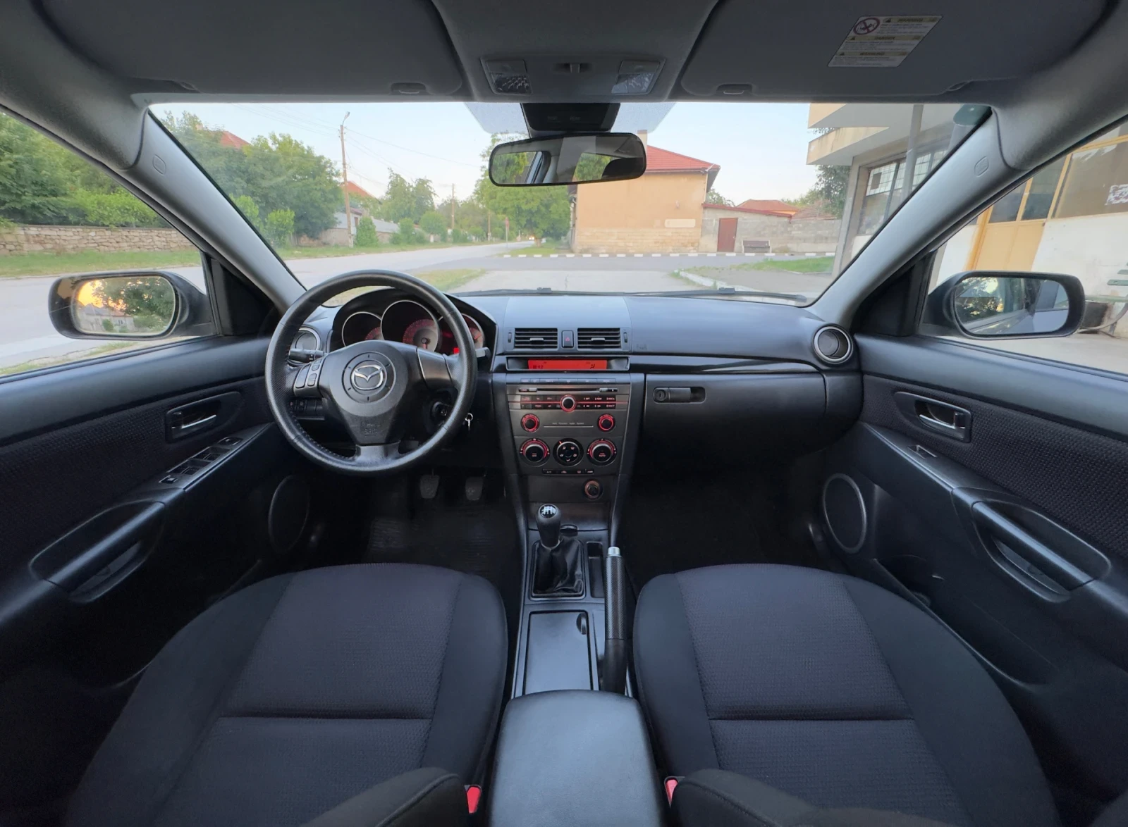 Mazda 3 1.4i* 153000км* 2 комплекта гуми* Климатик, снимка 8 - Автомобили и джипове - 54758764