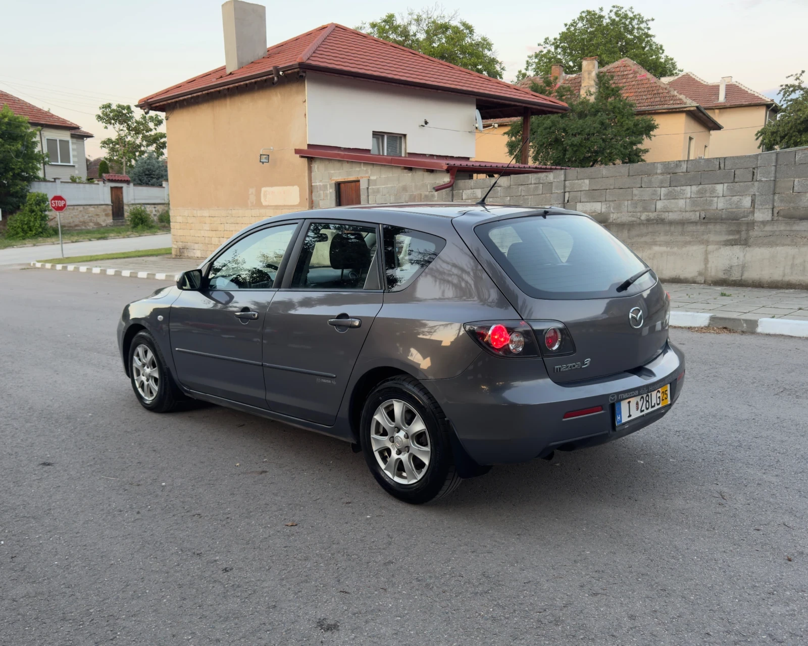 Mazda 3 1.4i* 153000км* 2 комплекта гуми* Климатик, снимка 6 - Автомобили и джипове - 54758764