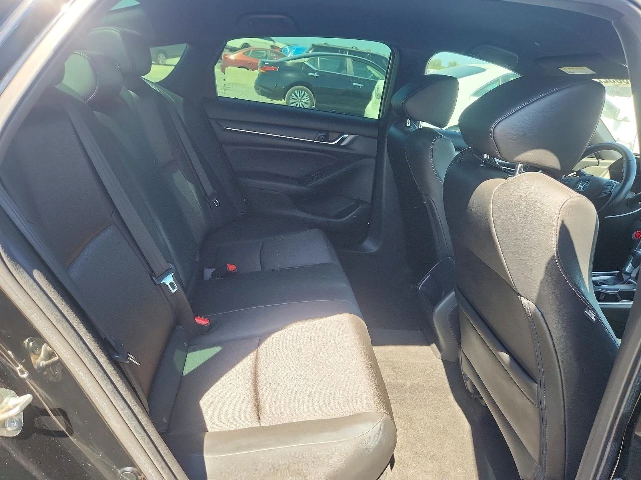Honda Accord 1.5l Sport, снимка 11 - Автомобили и джипове - 55982543
