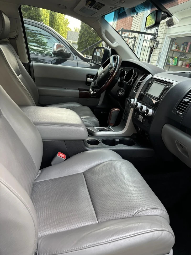 Toyota Sequoia, снимка 8 - Автомобили и джипове - 47333738